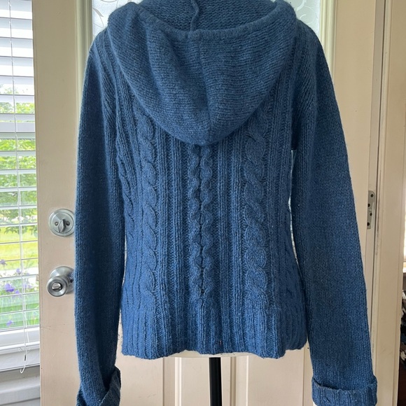 Lilu size large hooded pullover sweater. Nylon, Angora rabbit hair, and wool. - Picture 6 of 7